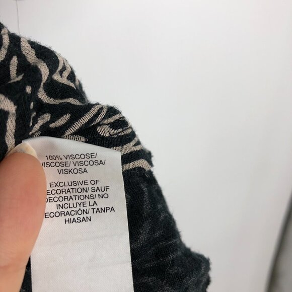 Lucky Brand Black and White Hayley Geo Print V-neck 1/2 Sleeve top S - Picture 8 of 13